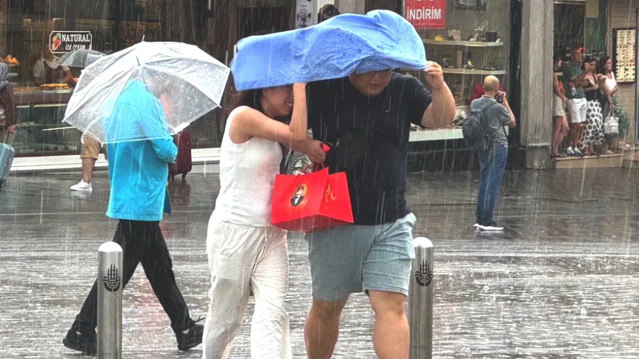 Yarın 9 İlde Sağanak Yağış Bekleniyor! Meteoroloji'den Uyarı Geldi